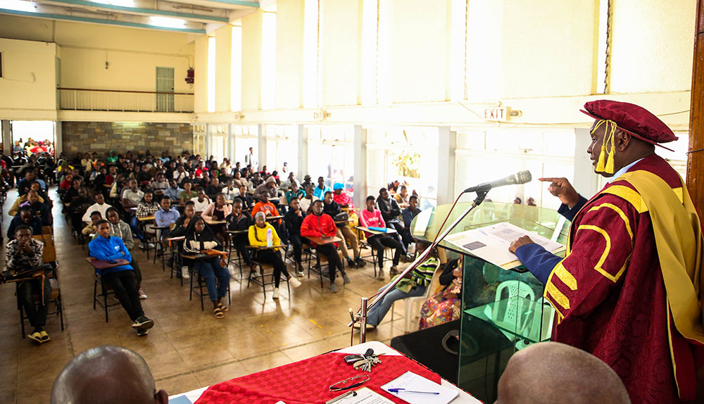 VC Cautions First-Year Students from Being Used By Politicians