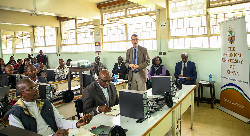 Dr. Peter Samuels, a facilitator from the University of Wolverhampton, UK conducts training during a two-day academic writing and research methods workshop at TU-K